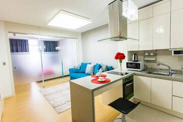 Фото номера Апартаменты с 1 спальней Апартаменты Red Apartments 2720 г. Promyshlennyy 8