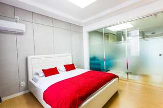 Фото Апартаменты Red Apartments 2720 г. Promyshlennyy